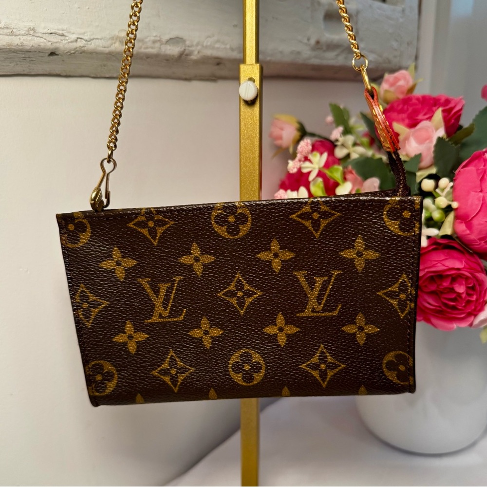 🍩Louis Vuitton Brown Monogram Small Pouchette🍩